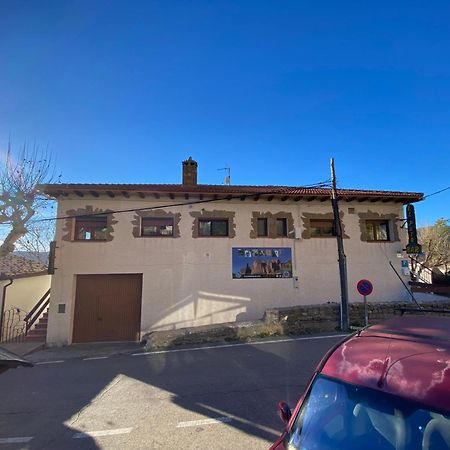 Pension Los Mallos Las Peñas de Las Peñas de Riglos Exterior photo